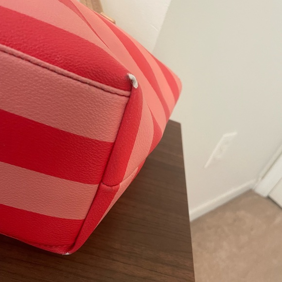 Kate spade hawthorn lane handbag - GUC - Picture 12 of 16